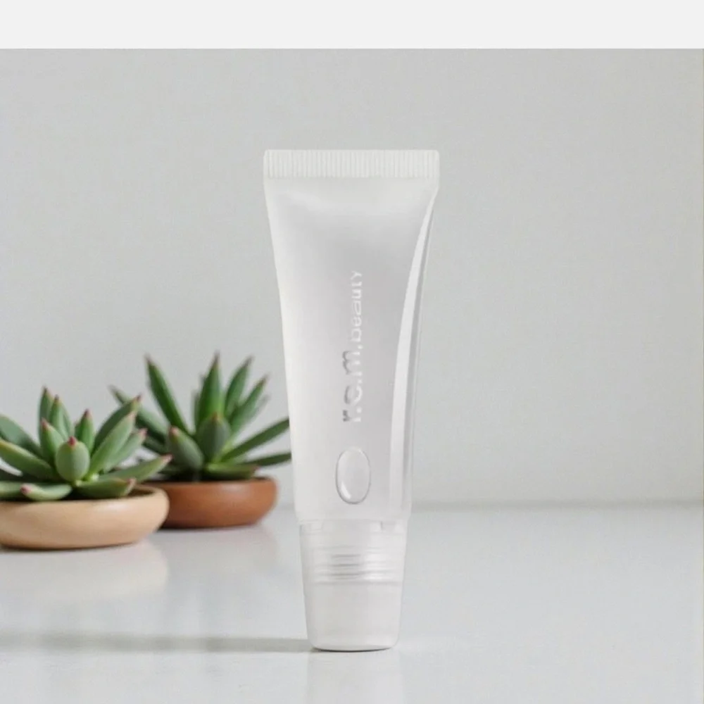 R.E.M beauty Plumping Lip Gloss - Utmost Importance 10ml